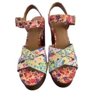 GIANNI BINI ENLIGHTEN FLORAL PLATFORM