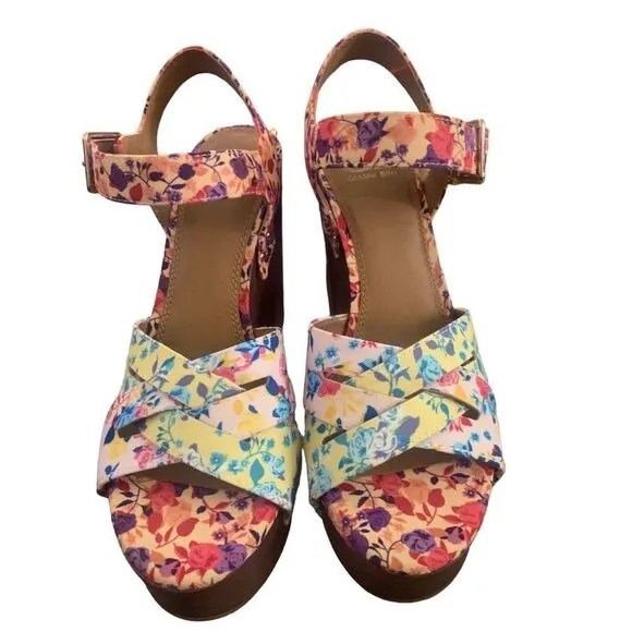 GIANNI BINI ENLIGHTEN FLORAL PLATFORM