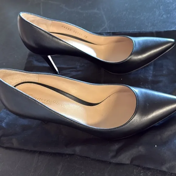 Gianvito Rossi Elegant Black Leather Pumps