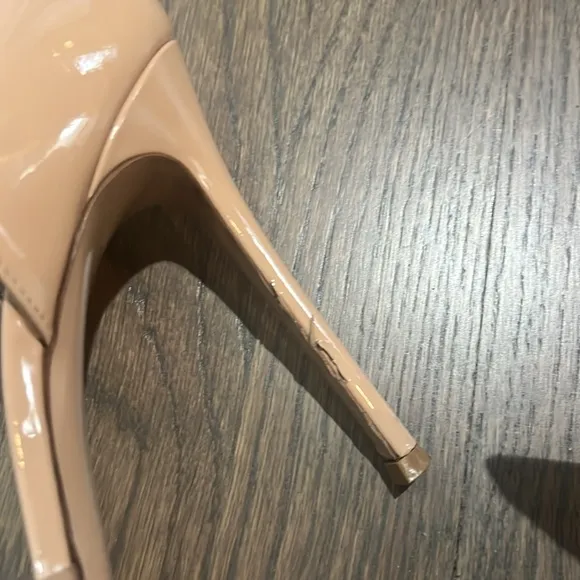 Gianvito Rossi Nude Women's Pumps