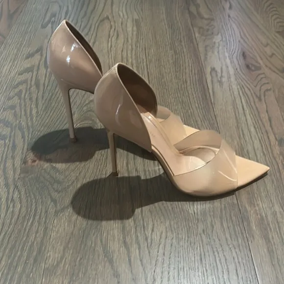 Gianvito Rossi Nude Women's Pumps