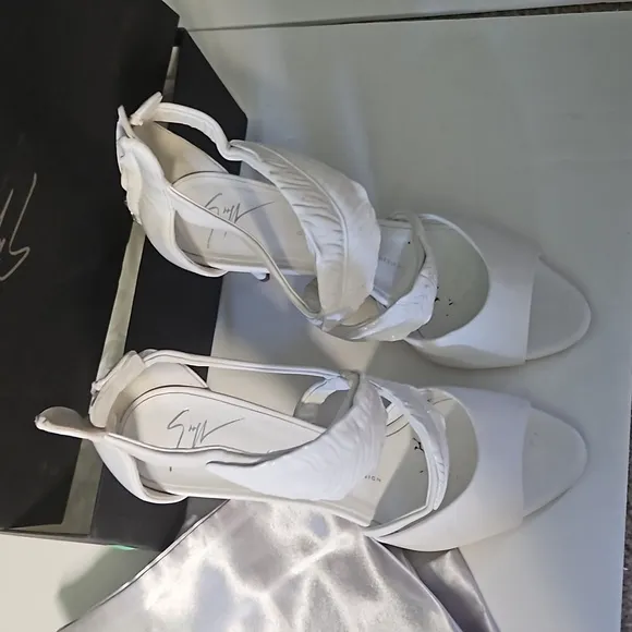 Giuseppe zanotti  white heels