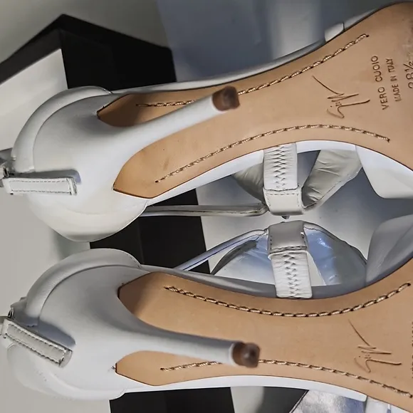 Giuseppe zanotti  white heels
