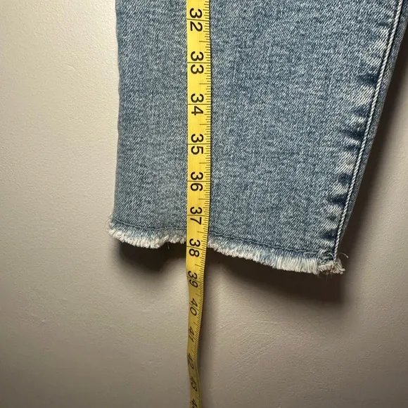 Good American Women’s Distressed Straight Leg Jeans Size 10/30 EUC