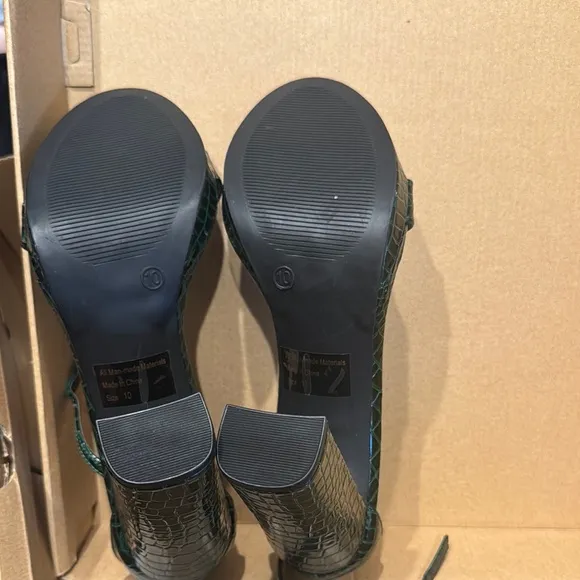 Green Crocodile-Embossed Women's Heels