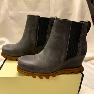 Grey Sorel distressed brushed leather hidden wedge boot size 7.5 streetwear