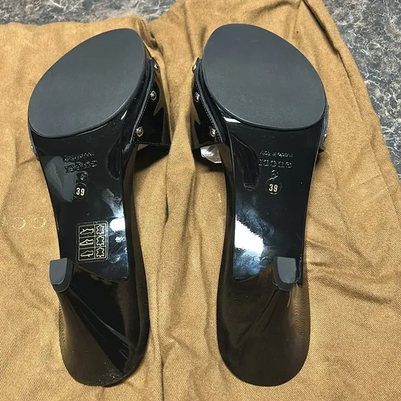 Gucci - black patent leather slides with gold GG logo. Size 39 (9 US) New