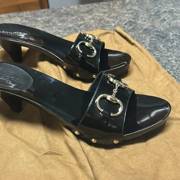 Gucci - black patent leather slides with gold GG logo. Size 39 (9 US) New