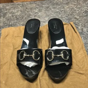Gucci - black patent leather slides with gold GG logo. Size 39 (9 US) New