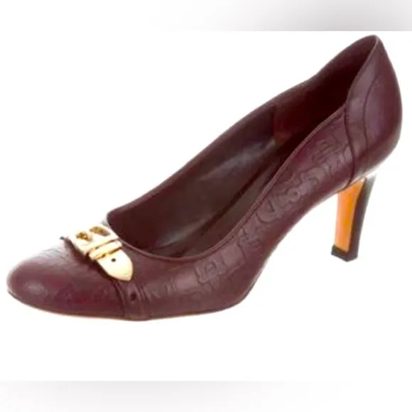 GUCCI HORSEBIT EMBOSSED CALFSKIN LEATHER PUMPS W GOLD BUCKLE LOGO