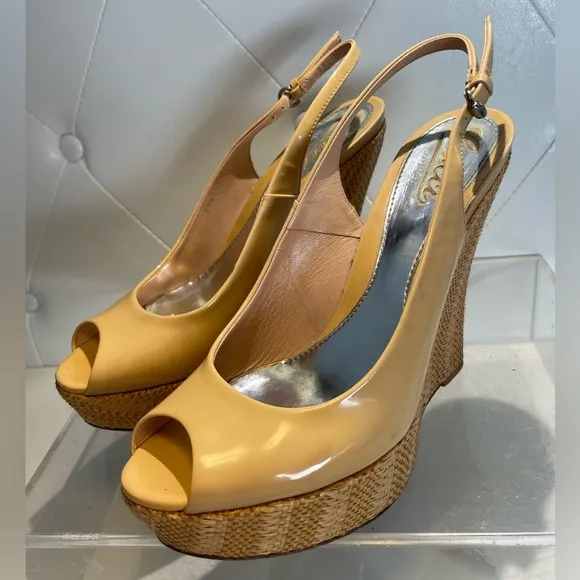 GUCCI /shoes/ GUCCI vitello vernice soft sable wedge sandal sz 39