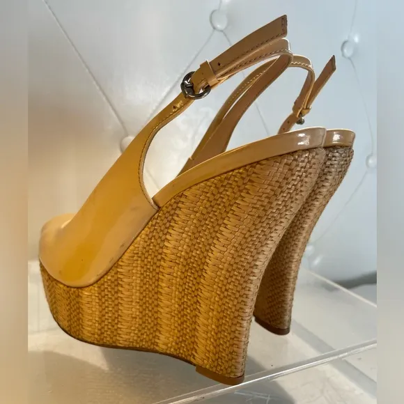 GUCCI /shoes/ GUCCI vitello vernice soft sable wedge sandal sz 39