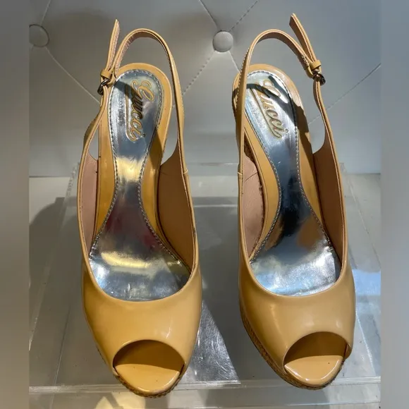 GUCCI /shoes/ GUCCI vitello vernice soft sable wedge sandal sz 39