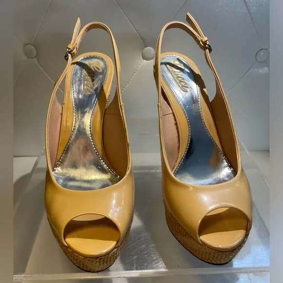 GUCCI /shoes/ GUCCI vitello vernice soft sable wedge sandal sz 39