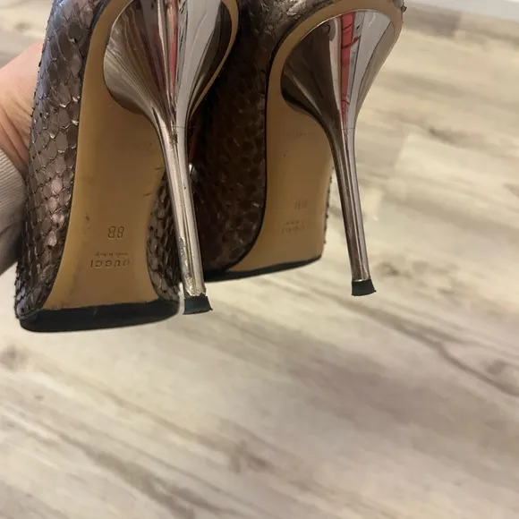 Gucci silver snakeskin horsebit peeptoe heels size 38