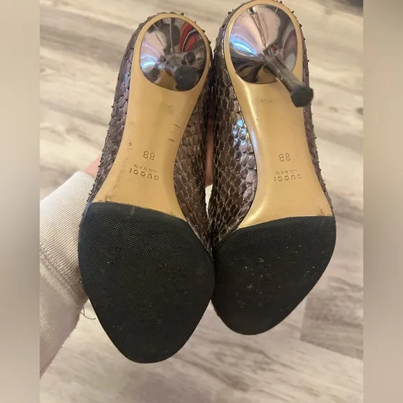 Gucci silver snakeskin horsebit peeptoe heels size 38