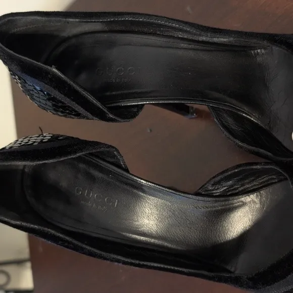 Gucci Vintage Squinted and Velvet Pumps Size 8B