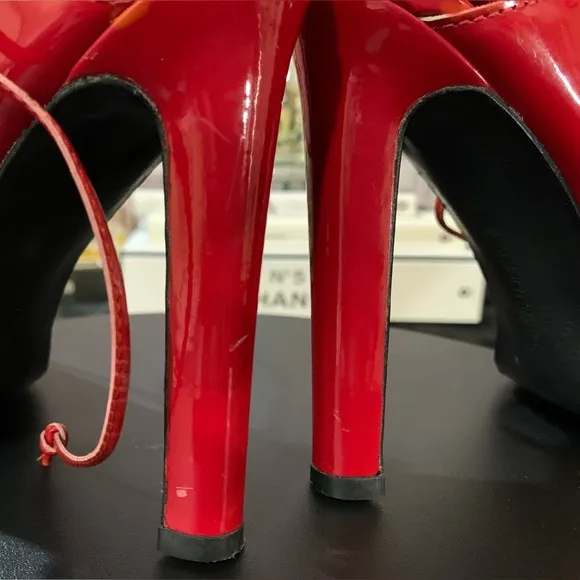 GUC!!!!❤️‍🔥MANOLO BLAHNIK Red High Heel Sandals.