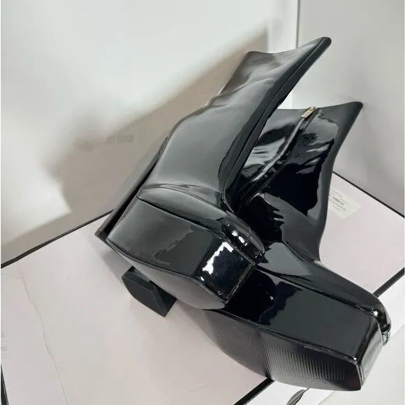 GUESS Womens Black 1-1/2&quot; Platform Logo Byra  Toe Block Heel Booties shoes 9.5