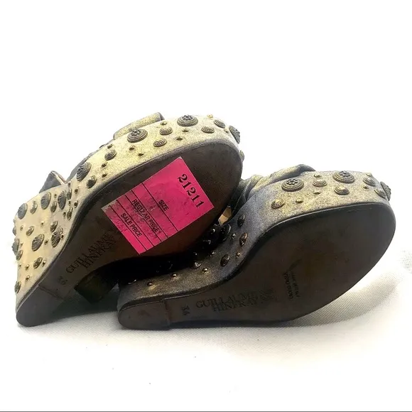 GUILLAUME HINFRAY GOLD AN BLUE LEATHER STUDDED DISTRESSED WEDGE HEELS (36)