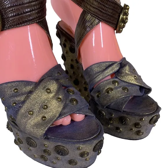 GUILLAUME HINFRAY GOLD AN BLUE LEATHER STUDDED DISTRESSED WEDGE HEELS (36)