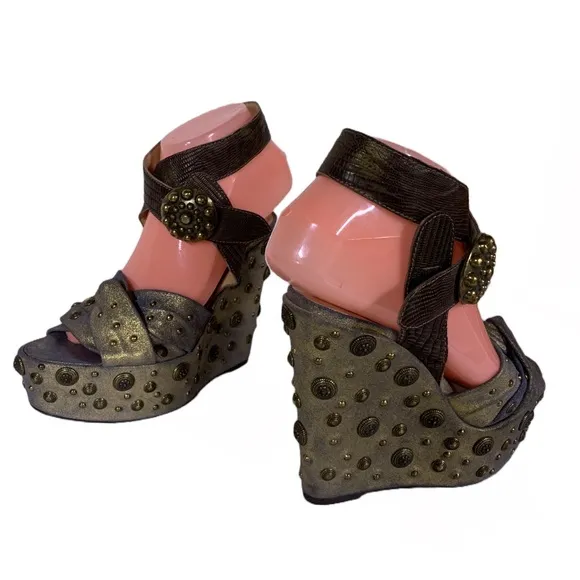 GUILLAUME HINFRAY GOLD AN BLUE LEATHER STUDDED DISTRESSED WEDGE HEELS (36)
