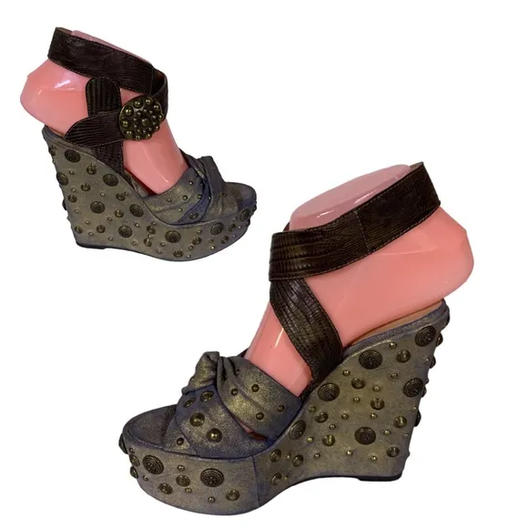 GUILLAUME HINFRAY GOLD AN BLUE LEATHER STUDDED DISTRESSED WEDGE HEELS (36)