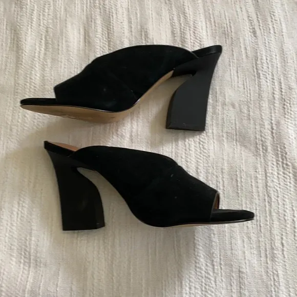 •Halston Heritage• Black Suede Sandals, EEEUC