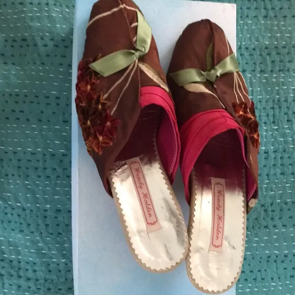 Handmade Wendy Holden shoes Los Olivos  2008. Floral princess BoHo velvet &amp; silk