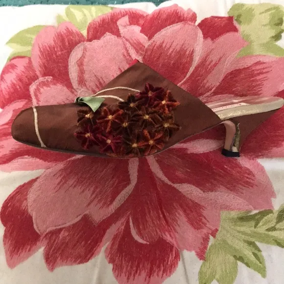 Handmade Wendy Holden shoes Los Olivos  2008. Floral princess BoHo velvet &amp; silk