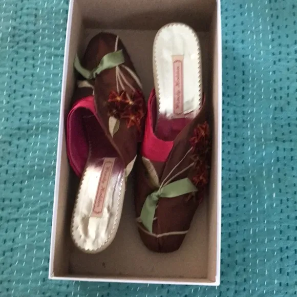 Handmade Wendy Holden shoes Los Olivos  2008. Floral princess BoHo velvet &amp; silk