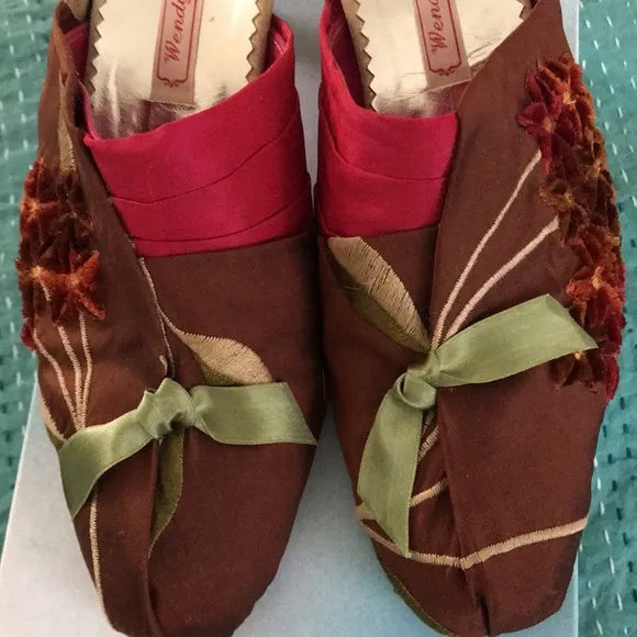 Handmade Wendy Holden shoes Los Olivos  2008. Floral princess BoHo velvet &amp; silk