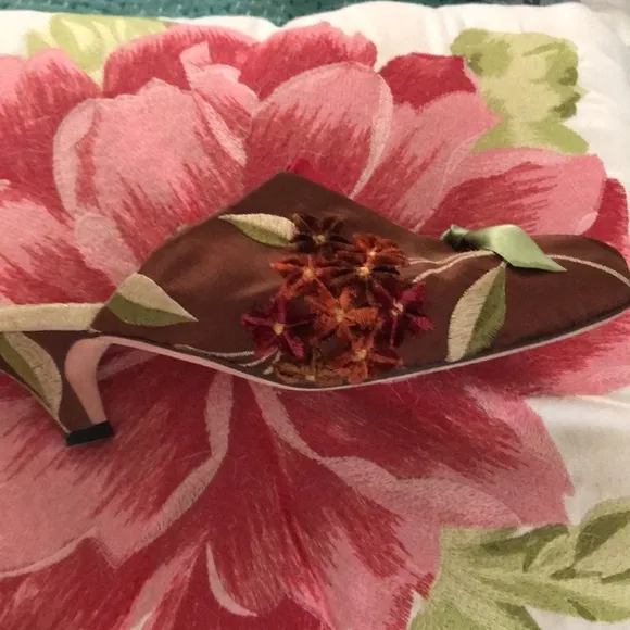 Handmade Wendy Holden shoes Los Olivos  2008. Floral princess BoHo velvet &amp; silk