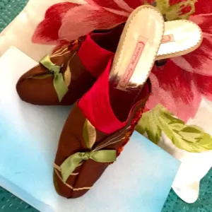 Handmade Wendy Holden shoes Los Olivos  2008. Floral princess BoHo velvet &amp; silk