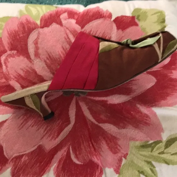 Handmade Wendy Holden shoes Los Olivos  2008. Floral princess BoHo velvet &amp; silk