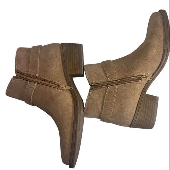 House of Harlow 1960 Beachwood Tan Suede Block Heel Boots Size 7