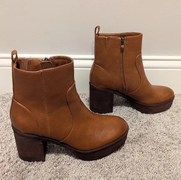 House of Harlow 1960 Festival Block Heel Vegan Leather Tan Boots sz 7.5