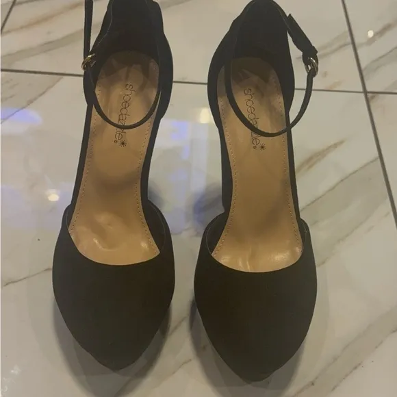 Italian Shoemakers Black Heels with Thick Platform and Ankle Strap