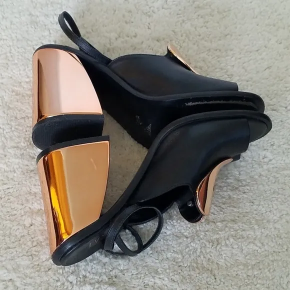 Ivy Kirzhner Black W/Rose Gold Heart &amp; Block Heel Women’s Sandals Sz 8.5 FIRM!!