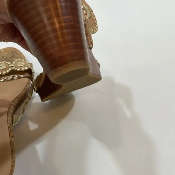 Jack Rogers Sandal Size 10 Low Wedge Heel EUC Tan Gold Cork