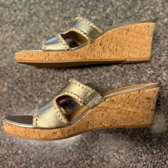 “JACK ROGERS” Sloane Mid Wedge Sandals