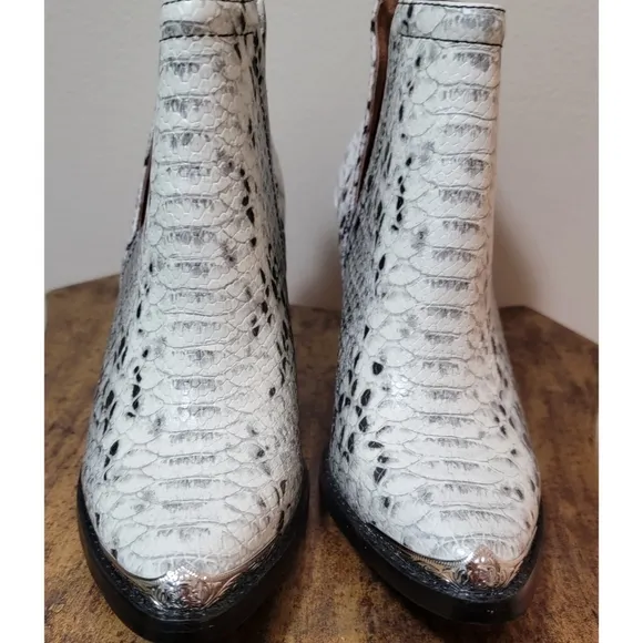Jeffrey Campbell  × Cromwell Snake Boots