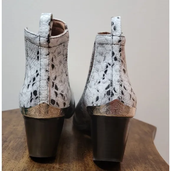 Jeffrey Campbell  × Cromwell Snake Boots