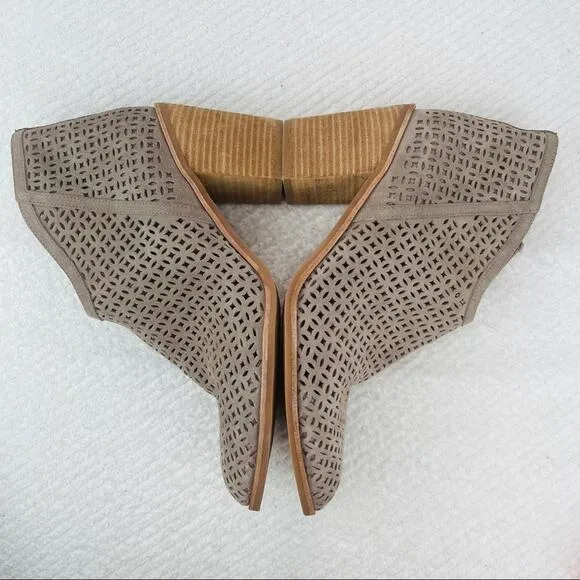 JEFFREY CAMPBELL “MEDERA” TAN LASER CUT SUEDE STOCKED BLOCK HEEL BOOTIES SIZE 11