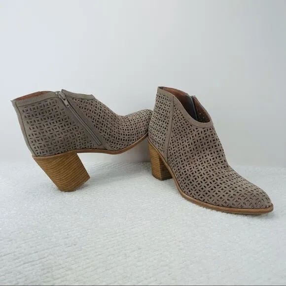 JEFFREY CAMPBELL “MEDERA” TAN LASER CUT SUEDE STOCKED BLOCK HEEL BOOTIES SIZE 11