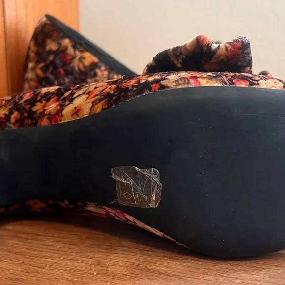Jeffrey Campbell Print- Bow shoes size 8.5