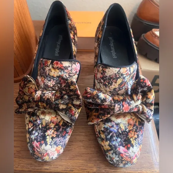 Jeffrey Campbell Print- Bow shoes size 8.5