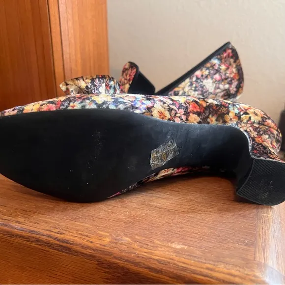 Jeffrey Campbell Print- Bow shoes size 8.5