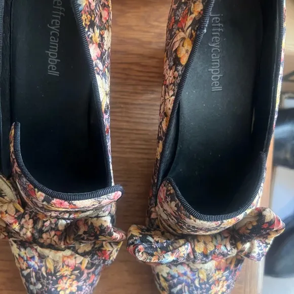 Jeffrey Campbell Print- Bow shoes size 8.5