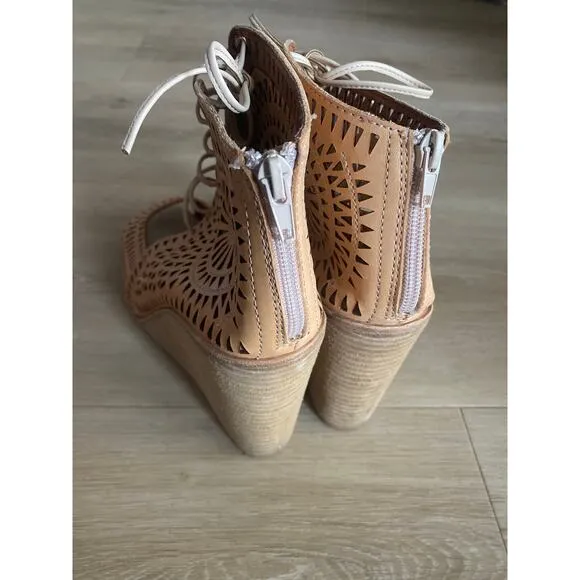 Jeffrey Campbell shoes women’s size 9 tan Rayos cutout wedge lace up boho